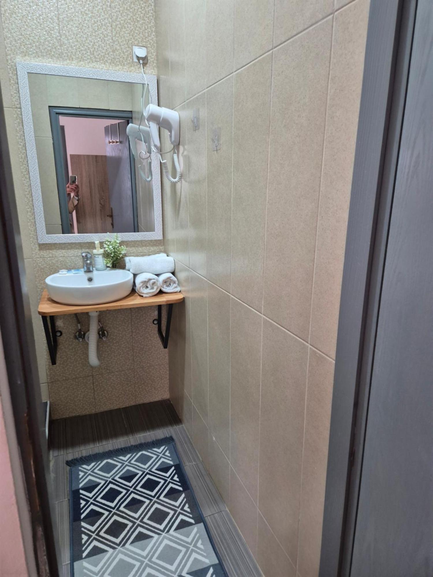 Luigi Guest house *